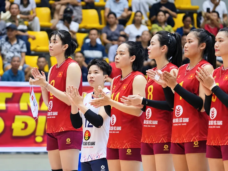 Những thay đổi nhân sự sát giải khiến tuyển bóng chuyền nữ  Việt Nam phải nhanh chóng điều chỉnh đội hình và phương án thi đấu.