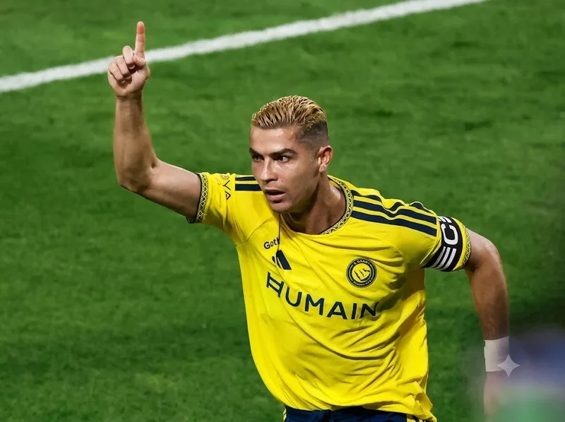 Cristiano Ronaldo vẫn thi đấu cho Al Nassr ở tuổi 41