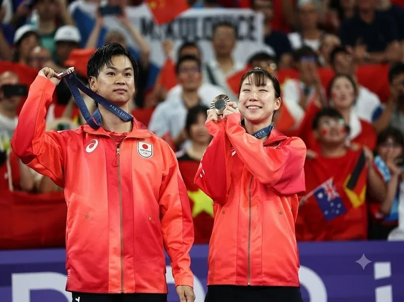 Yuta Watanabe giành hai huy chương đồng Olympic cùng Arisa Higashino